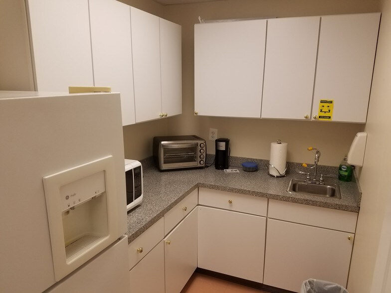 More Photos Of 559 Frost Ave, Warrenton Medical For Lease