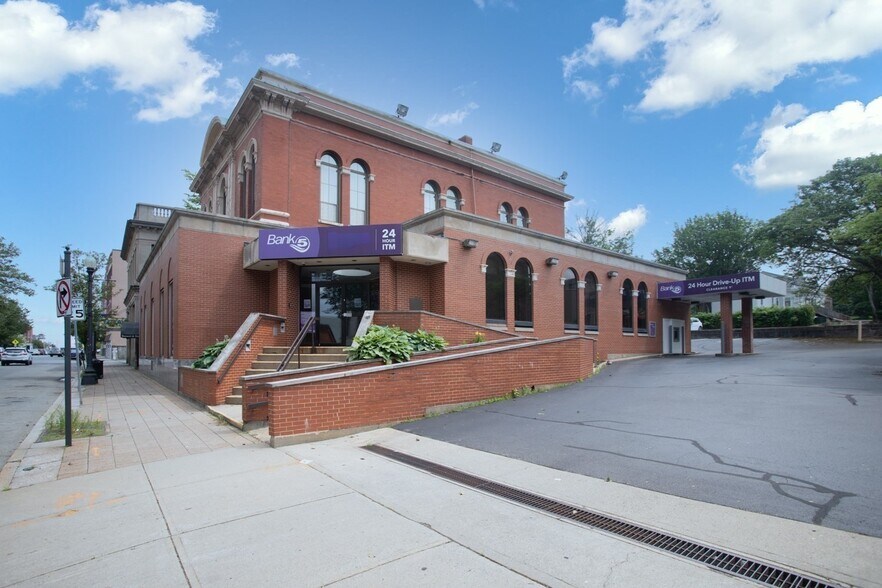 More Photos Of 141 N Main St, Fall River Medical For Lease