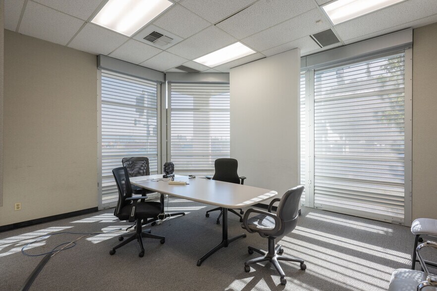 More Photos Of 4180 Truxtun Ave, Bakersfield General Retail For Sale