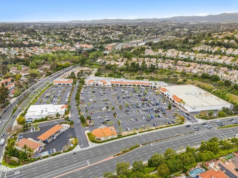 More Photos Of Oso Pky @ Marguerite Pky, Mission Viejo Unknown For Lease