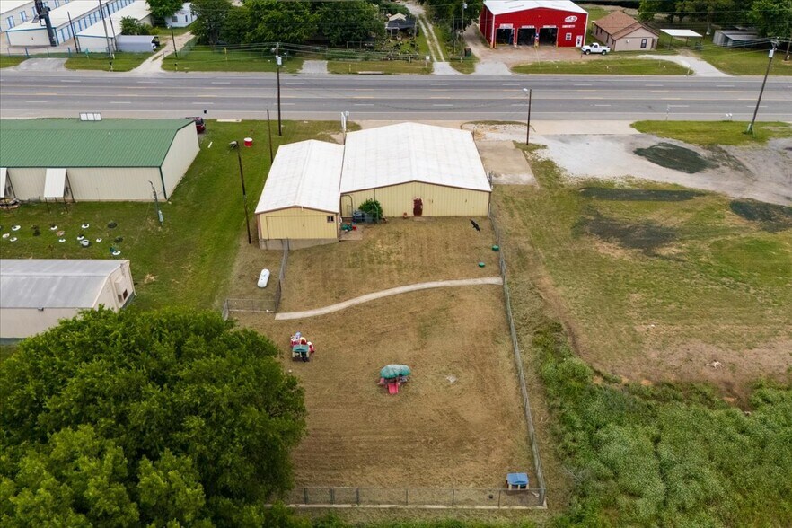 More Photos Of 11361 FM 730 N, Azle Flex For Sale
