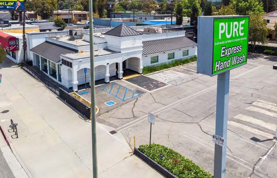 More Photos Of 21326 Ventura Blvd, Woodland Hills Storefront Retail Office For Lease