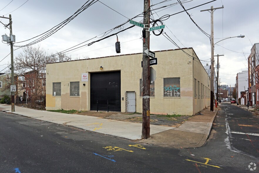 More Photos Of 2011 Amber St, Philadelphia Restaurant For Lease