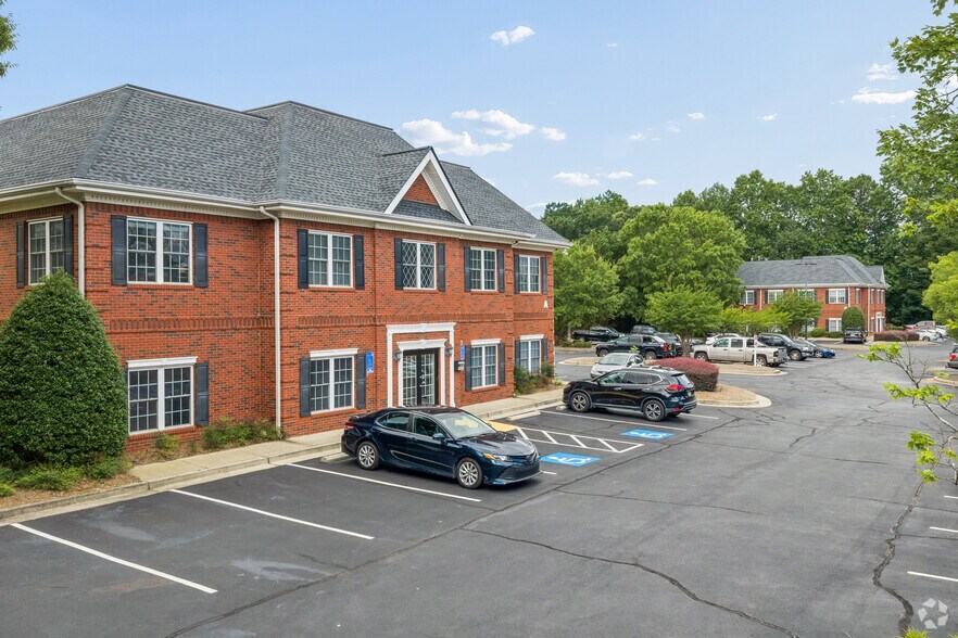 More Photos Of 1290 Kennestone Cir, Marietta Unknown For Lease