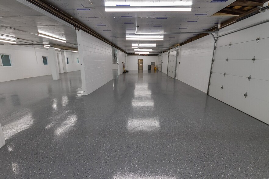 More Photos Of 925 Virginia St, Shelbyville Warehouse For Lease