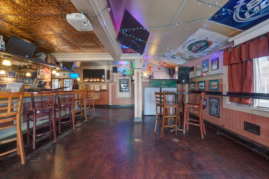 More Photos Of 83 Pulaski Rd, Kings Park Bar For Sale