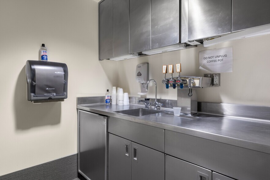 More Photos Of 301 Washington St, Columbus Office For Lease