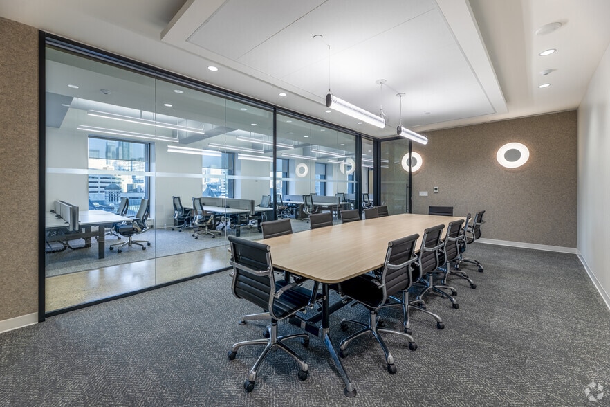 More Photos Of 390 Bay St, Toronto Office For Lease