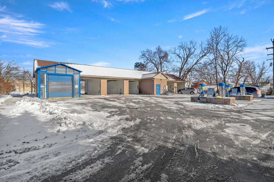More Photos Of 25957 Gibraltar Rd, Flat Rock Carwash For Sale