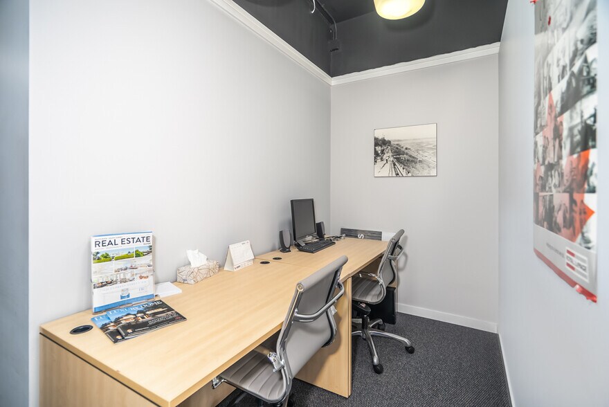 More Photos Of 15272 Croydon Dr, Surrey Flex For Lease