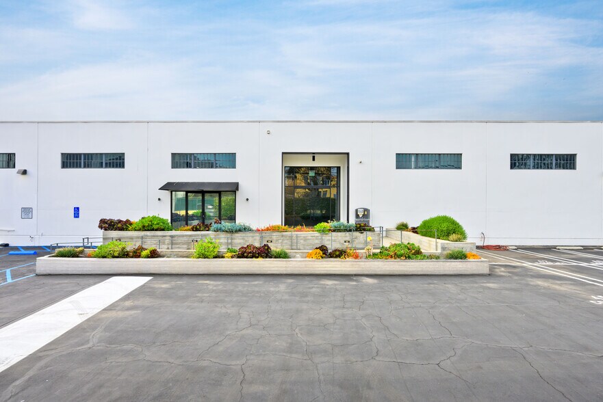 More Photos Of 905 Lillian way, Los Angeles Loft Creative Space For Lease