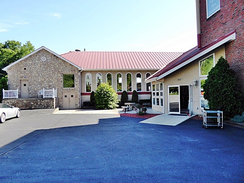 More Photos Of 879 Freeport Rd, Creighton Medical For Lease