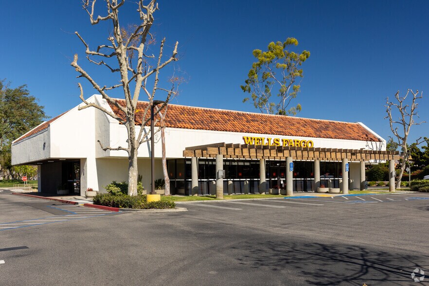 More Photos Of 453 Carmen Dr, Camarillo General Retail For Lease