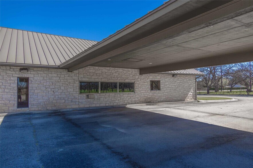 More Photos Of 3101 Austin Ave, Brownwood Bank For Sale