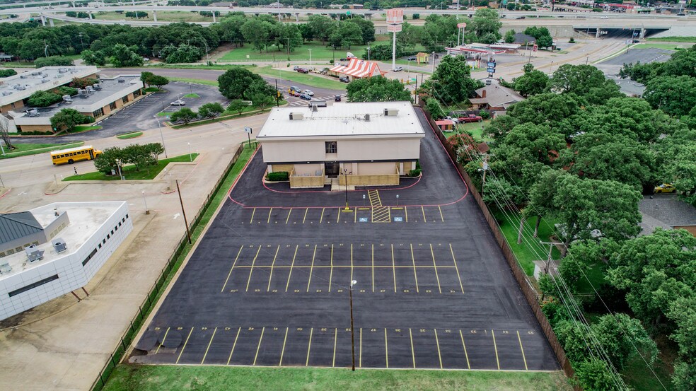 More Photos Of 6464 Brentwood Stair Rd, Fort Worth Office For Sale