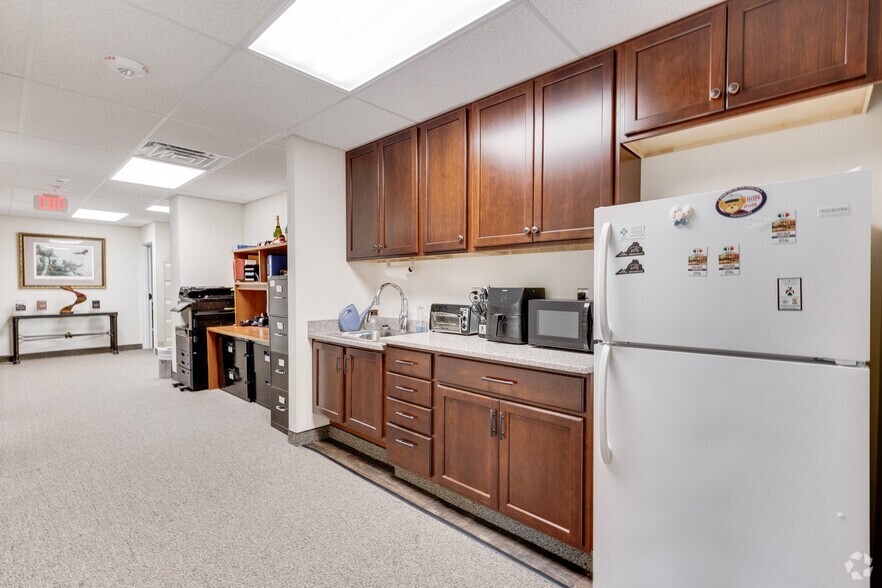 More Photos Of 3900 University Dr, Fairfax Office For Lease