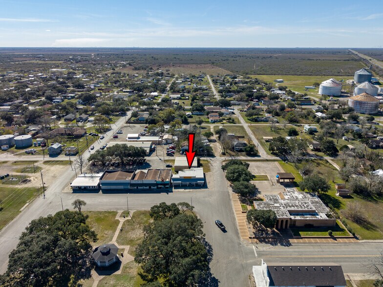 More Photos Of 102 & 106 Wood ave, Woodsboro Storefront For Sale