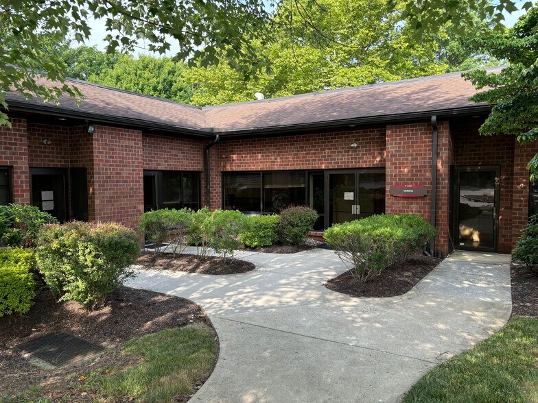 More Photos Of 950 W Valley Rd, Wayne Office For Sale