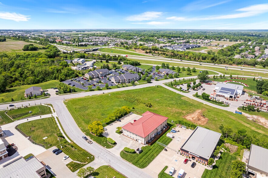 More Photos Of 4120 NE Port Dr, Lee's Summit Office For Sale