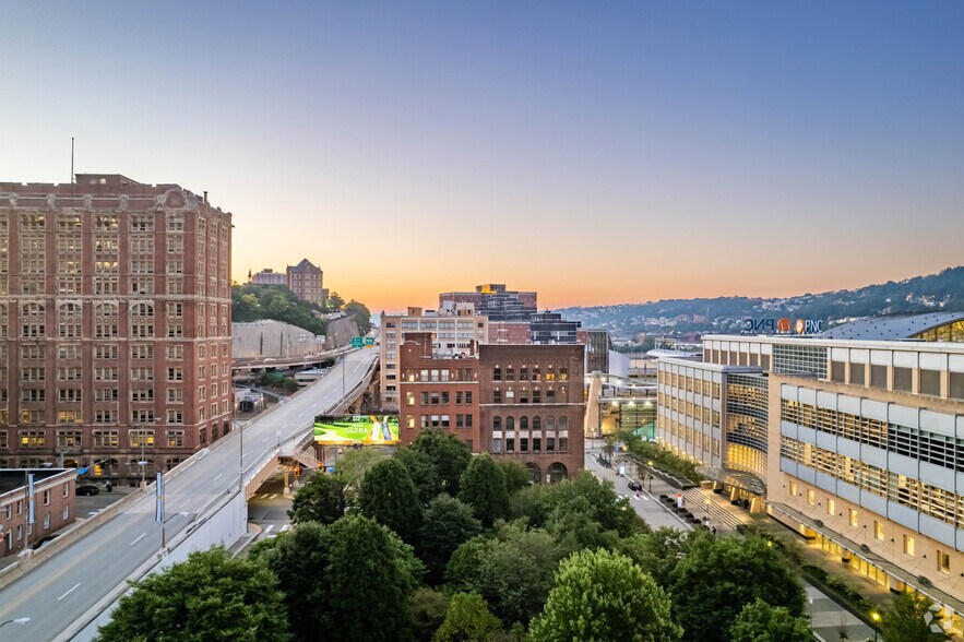 More Photos Of 100 Ross St, Pittsburgh Office For Lease
