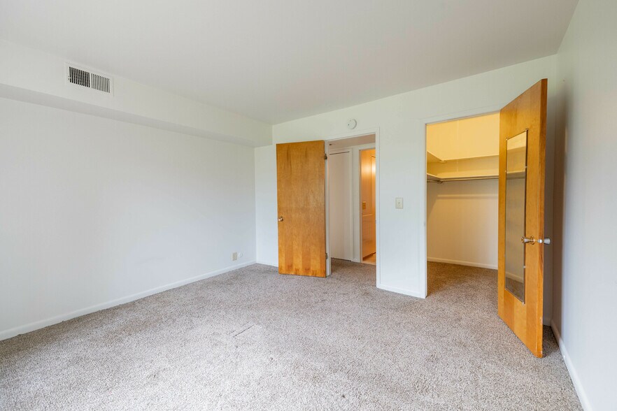 More Photos Of 3651 Balfour Ct, Flint Multifamily For Sale
