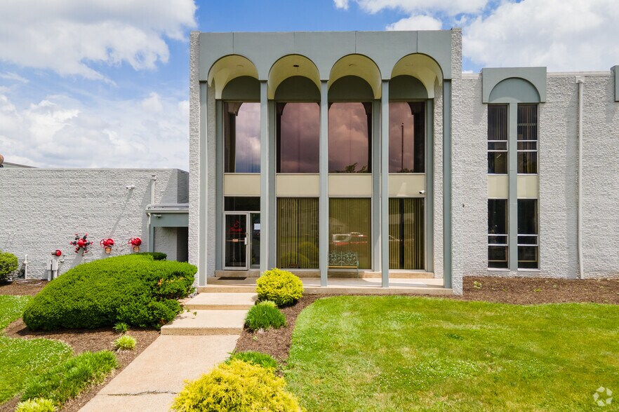 More Photos Of 707 N Valley Forge Rd, Lansdale Warehouse For Lease