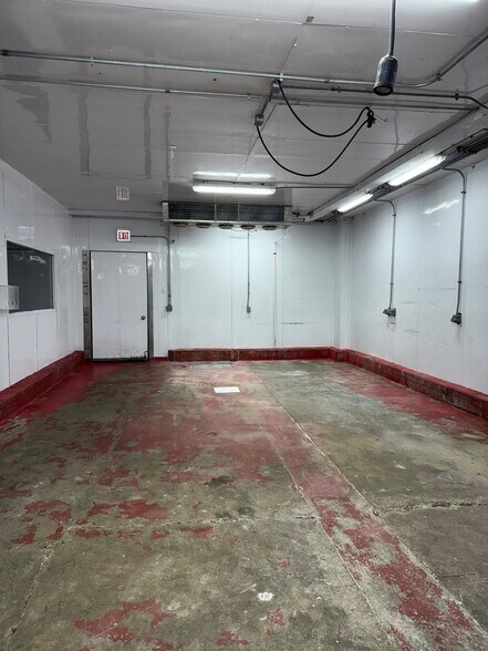 More Photos Of 4345 W Division St, Chicago Food Processing For Lease