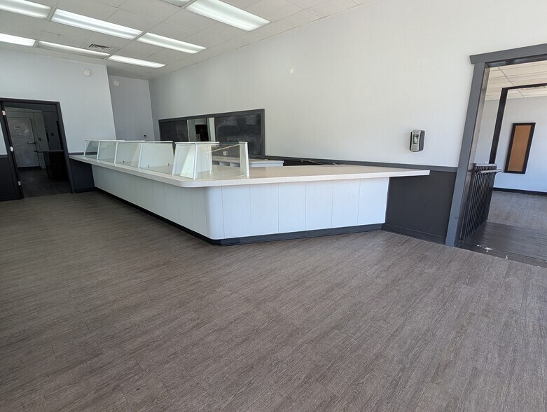 More Photos Of 26-30 W Stephenson St, Freeport General Retail For Sale