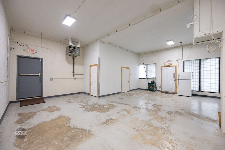 More Photos Of 5320 W Parks Hwy, Wasilla General Retail For Sale