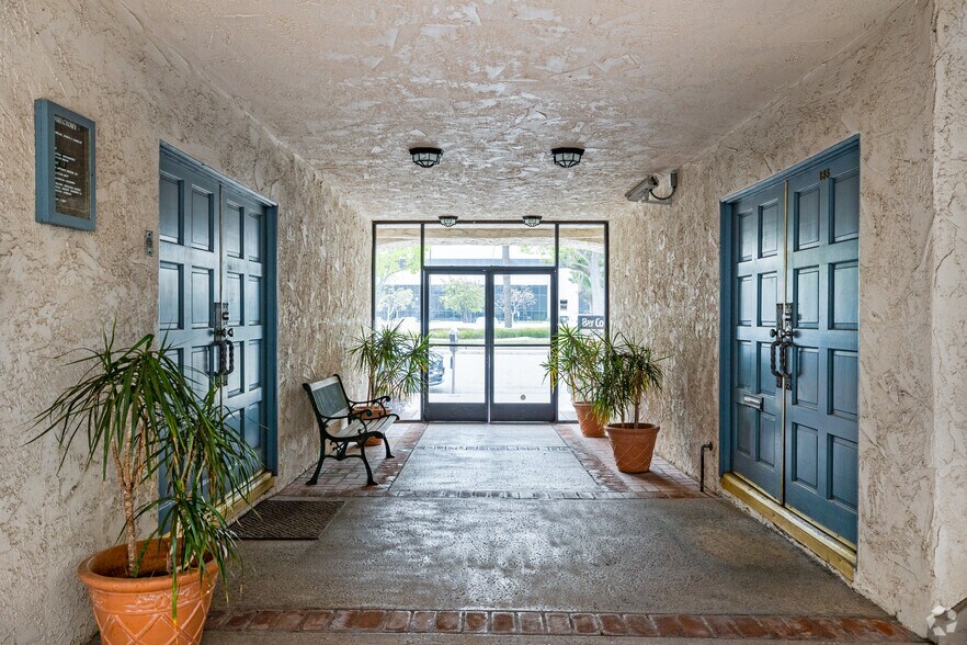 More Photos Of 3205 Ocean Park Blvd, Santa Monica Loft Creative Space For Lease