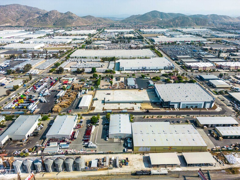 More Photos Of 15551 Boyle Ave, Fontana Distribution For Lease