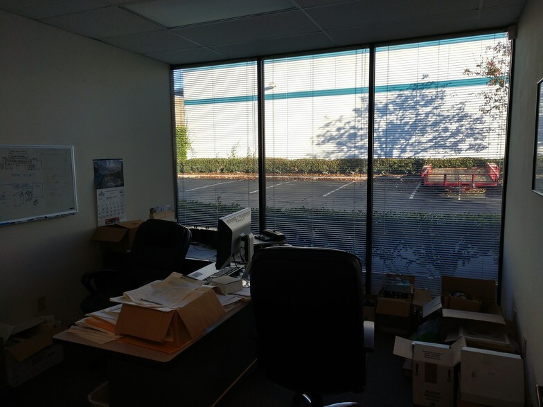 More Photos Of 4531 Market St, Ventura Manufacturing For Lease