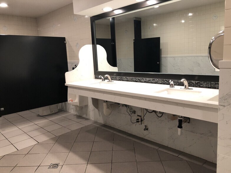 More Photos Of 28720 Roadside Dr, Agoura Hills Office For Lease