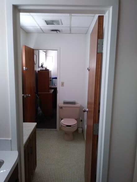 More Photos Of 555 Newfield Ave, Stamford Office For Sale