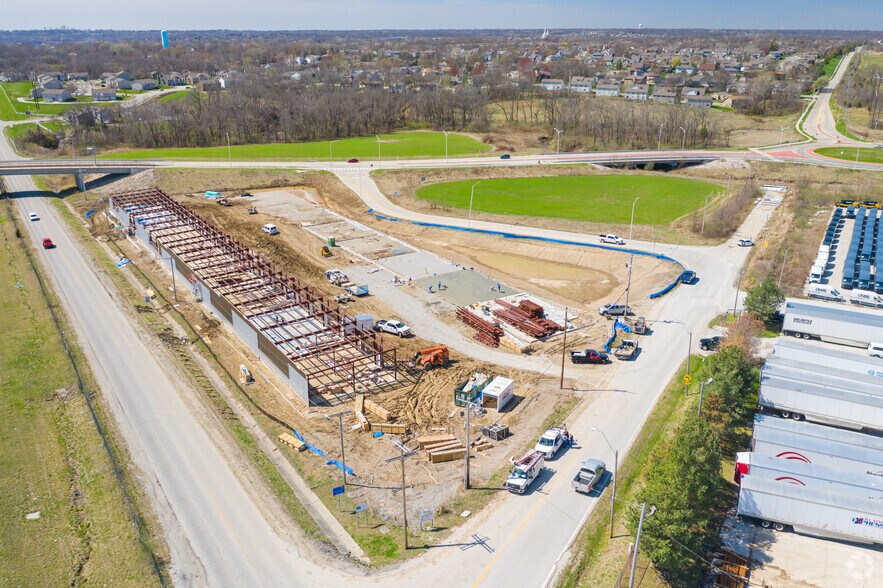 More Photos Of 9501 NE 76th St, Kansas City Warehouse For Lease