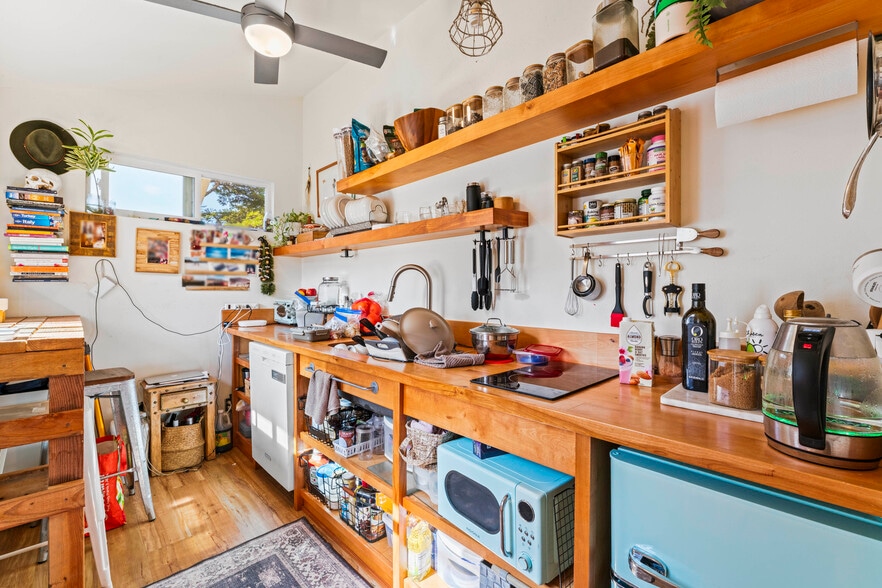 More Photos Of 2845 Lowrey Ave, Honolulu Restaurant For Sale