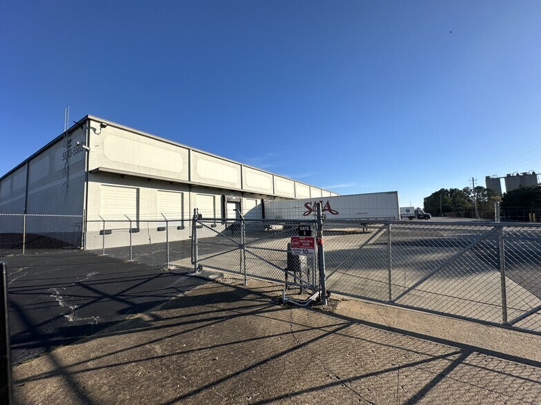More Photos Of 5543 E Raines Rd, Memphis Distribution For Lease
