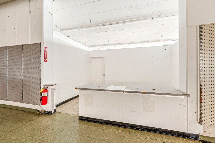 More Photos Of 1519 IN-37, Elwood Storefront Retail Office For Lease