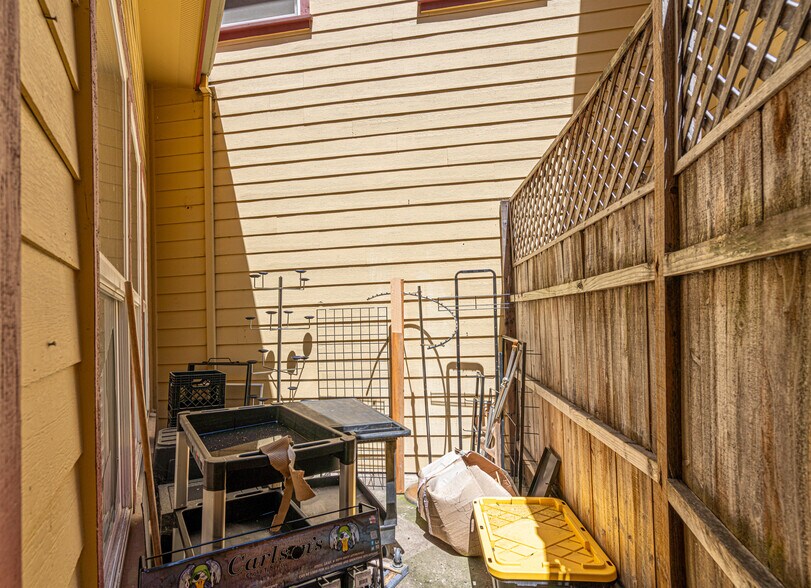 More Photos Of 9071 Windsor Rd, Windsor General Retail For Lease