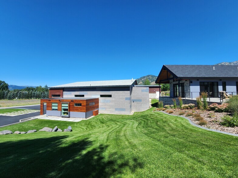 More Photos Of 872 Alpine Village Loop, Alpine Airplane Hangar For Sale