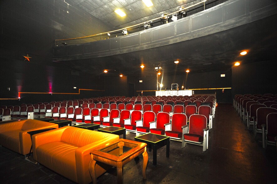 More Photos Of 424 W Main St, Denison Storefront Retail Office For Sale