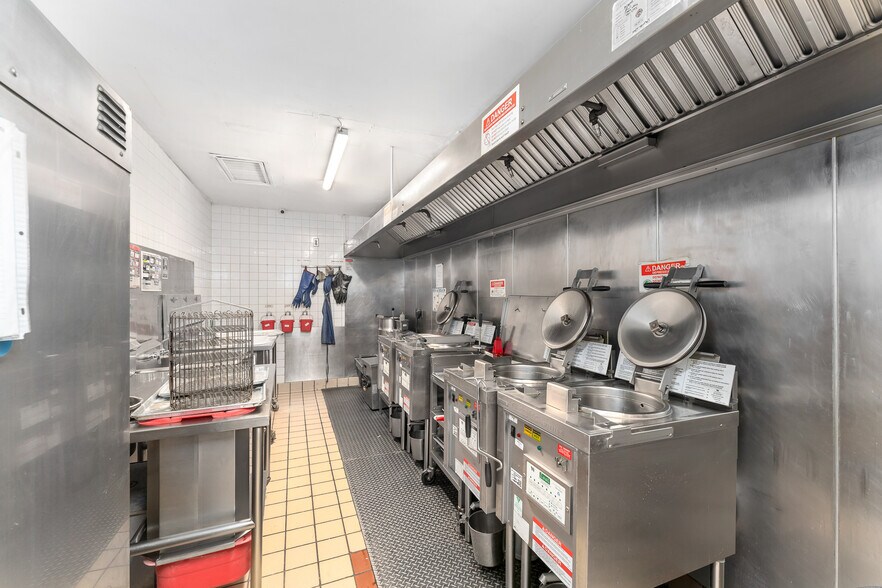 More Photos Of 224 Edmonton Trail, Airdrie Fast Food For Sale