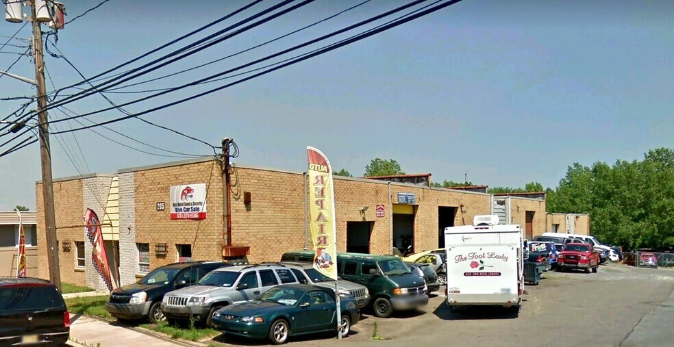 More Photos Of 205 Brook Ave, Deer Park Warehouse For Sale