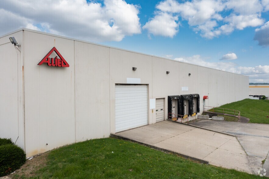 More Photos Of 4782 Muhlhauser Rd, Hamilton Warehouse For Lease