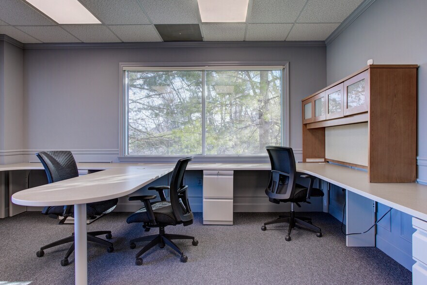 More Photos Of 930 Red Rose Ct, Lancaster Office For Sale