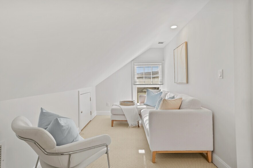 More Photos Of 151 Hamilton Ave, Greenwich Multifamily For Sale