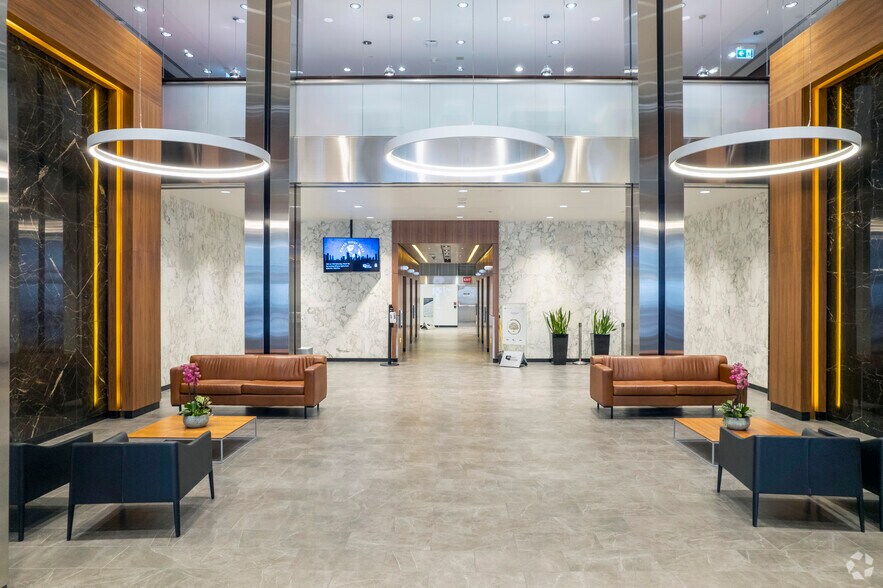 More Photos Of 4 King St W, Toronto General Retail For Lease