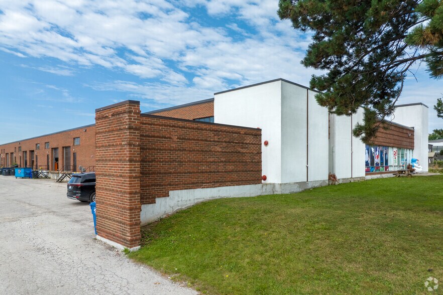 More Photos Of 1100 Invicta Dr, Oakville Light Manufacturing For Lease