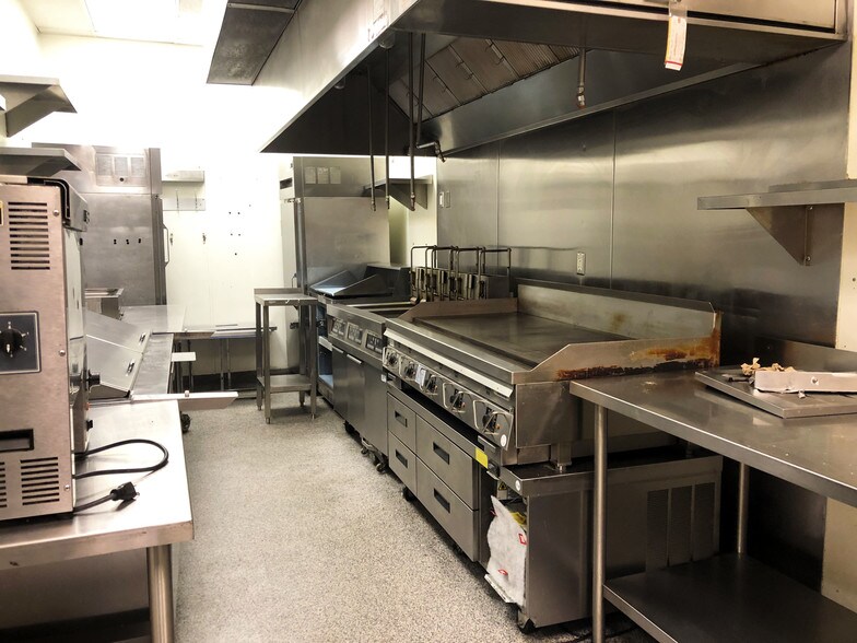 More Photos Of 3299 S Broadway, Englewood Freestanding For Lease