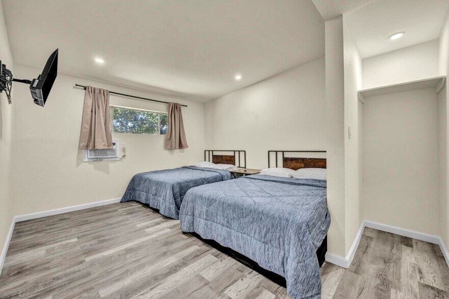 More Photos Of 107045 US Highway 395, Coleville Hotel For Sale